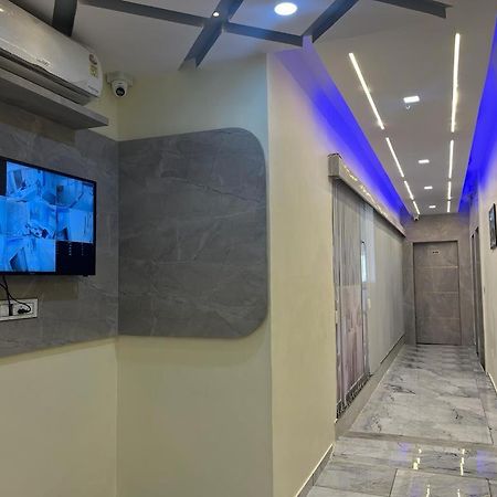ואדודרה Hotel Sunrise מראה חיצוני תמונה