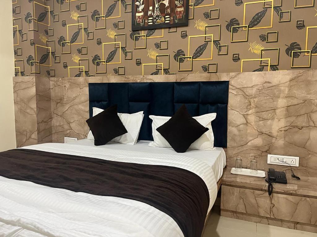 ואדודרה Hotel Sunrise מראה חיצוני תמונה