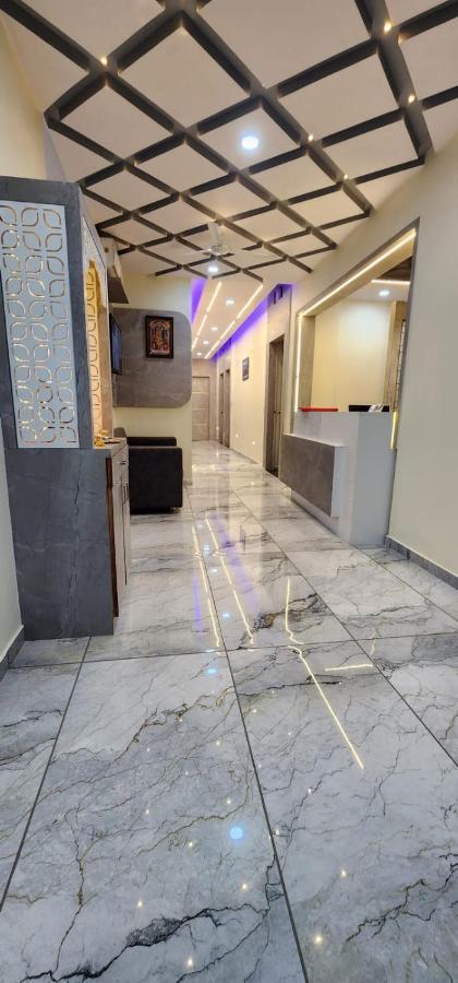 ואדודרה Hotel Sunrise מראה חיצוני תמונה