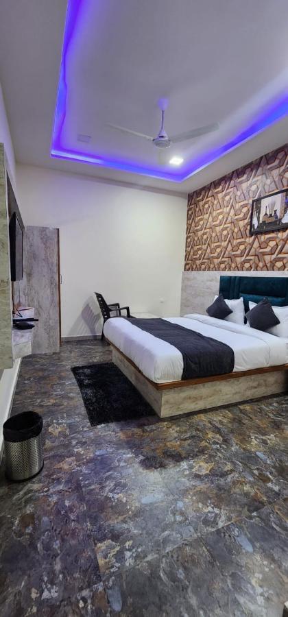 ואדודרה Hotel Sunrise מראה חיצוני תמונה