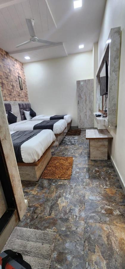 ואדודרה Hotel Sunrise מראה חיצוני תמונה