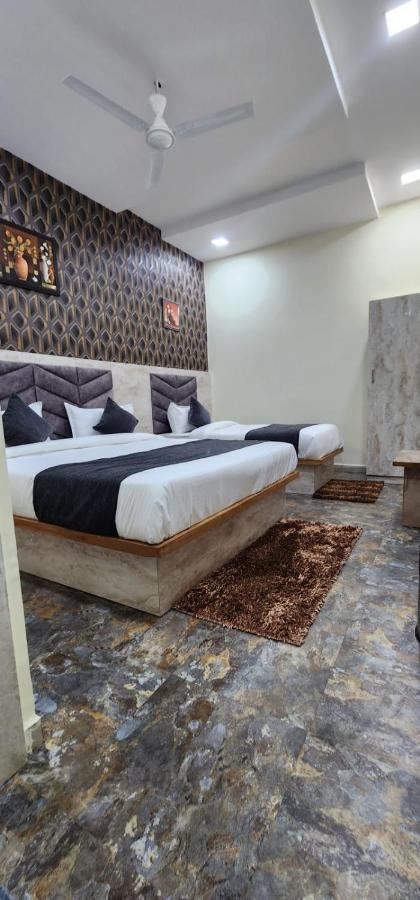 ואדודרה Hotel Sunrise מראה חיצוני תמונה