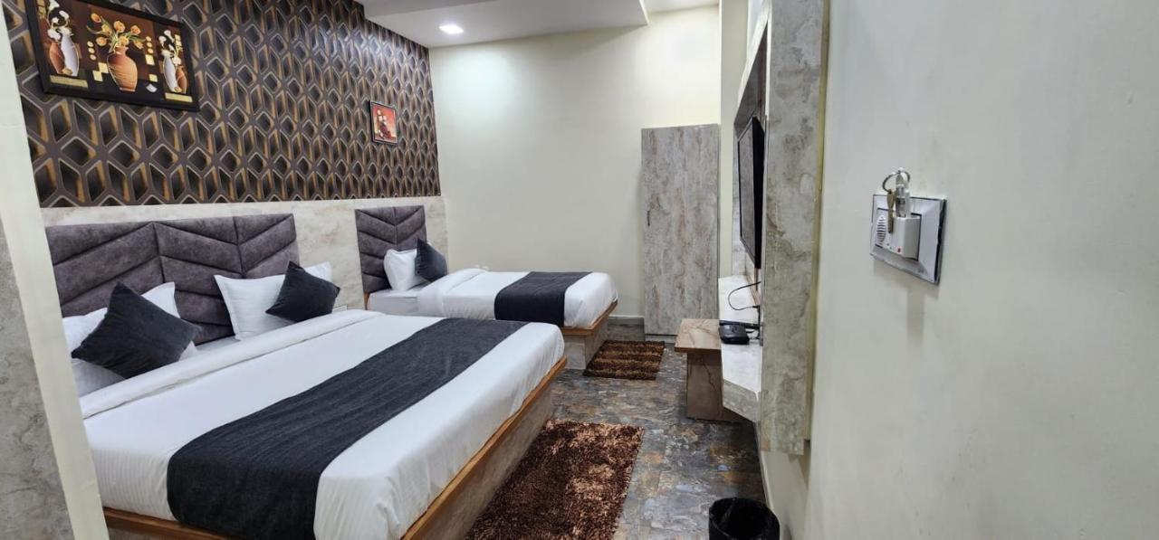 ואדודרה Hotel Sunrise מראה חיצוני תמונה